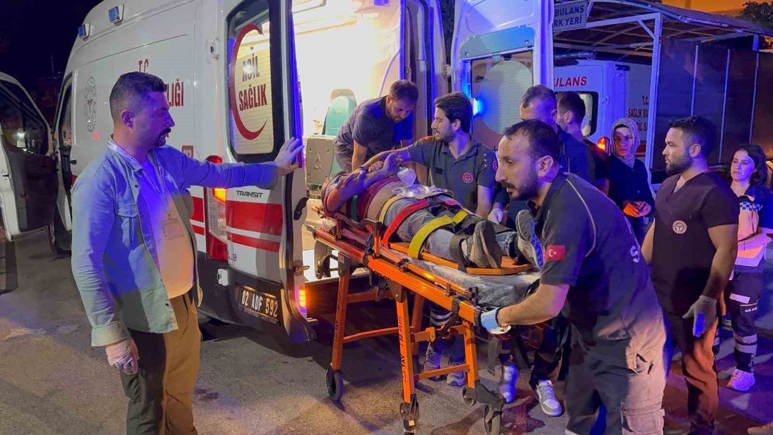 kontrolden-cikan-otomobil-sarampole-yuvarlandi-2-agir-yarali