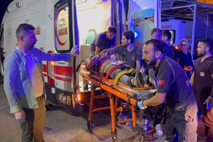 kontrolden-cikan-otomobil-sarampole-yuvarlandi-2-agir-yarali