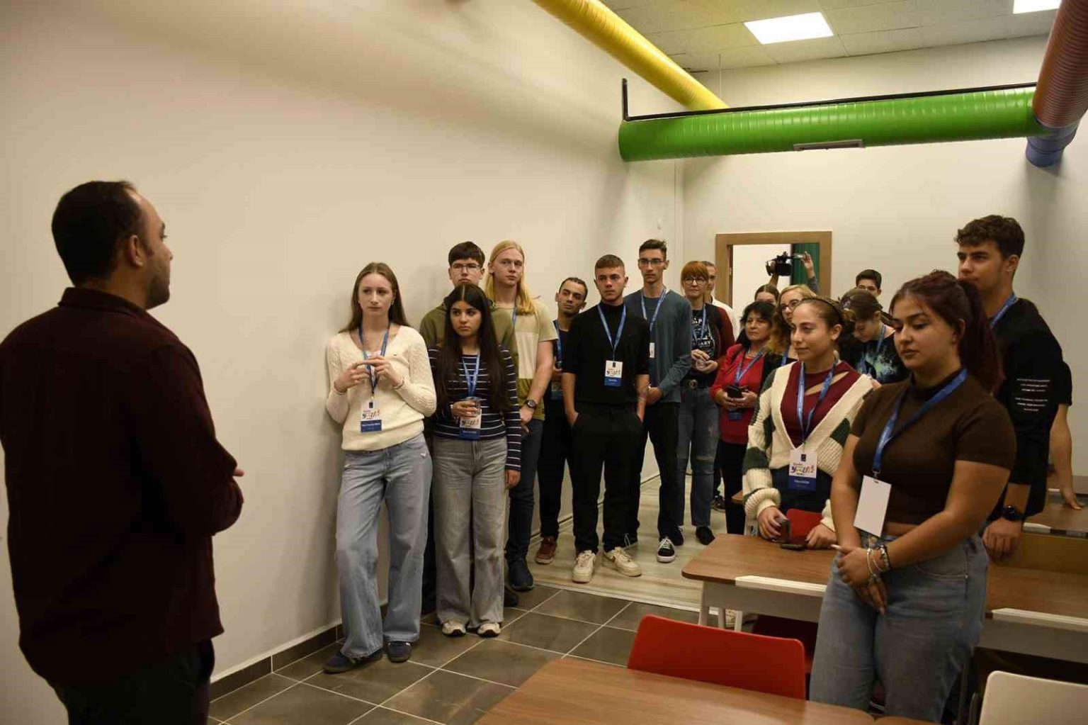 kusadasi-kardes-sehirler-genclik-toplantisi-basladi