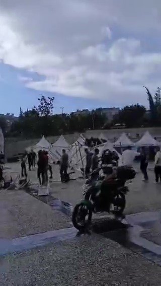 kuvvetli-ruzgar-kariyer-fuari-cadirlarini-ucurdu