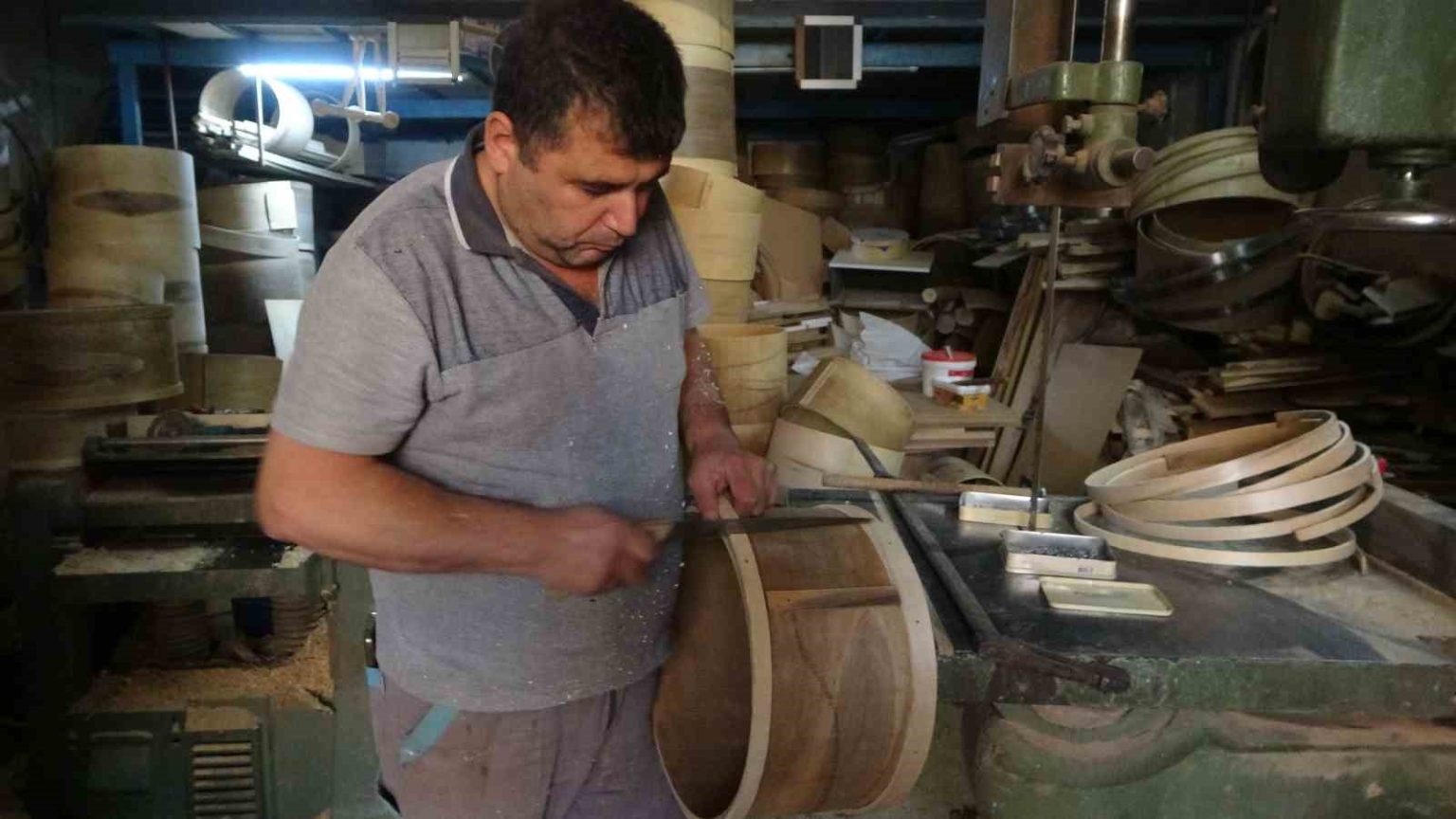 malatyali-kosar-ailesi-uc-kusaktir-davul-uretiyor