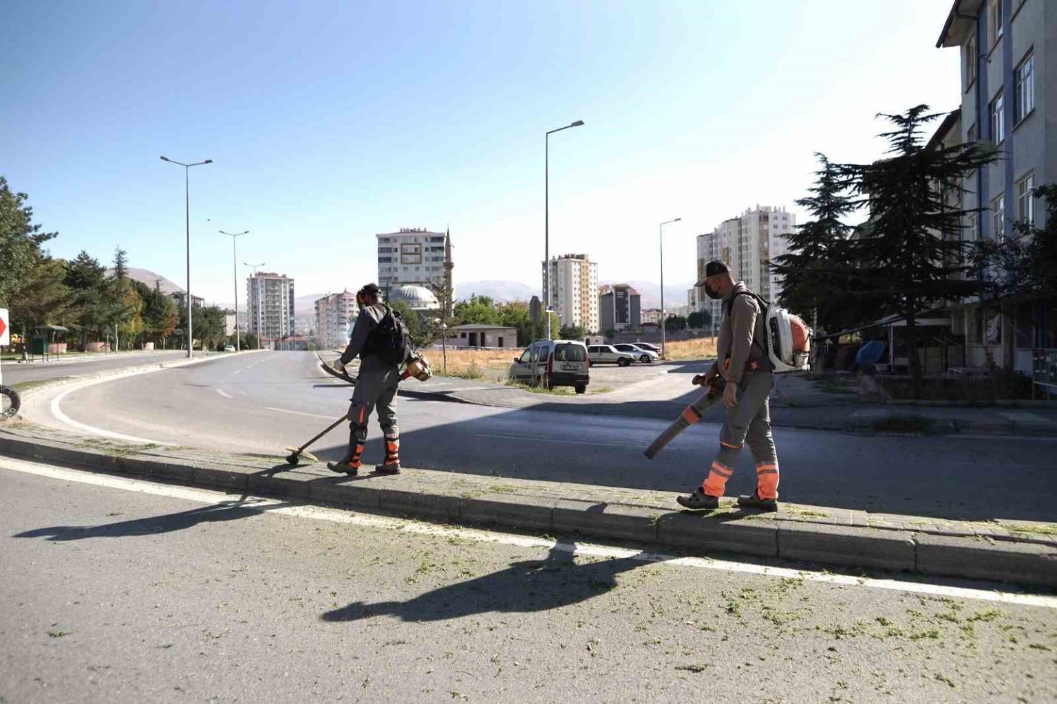 melikgazide-daha-temiz-ve-duzenli-bir-ilce-icin-genel-sonbahar-temizligi-basladi