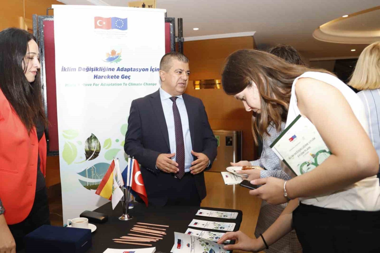 mersin-buyuksehir-belediyesinin-iklim-projesine-basari-plaketi