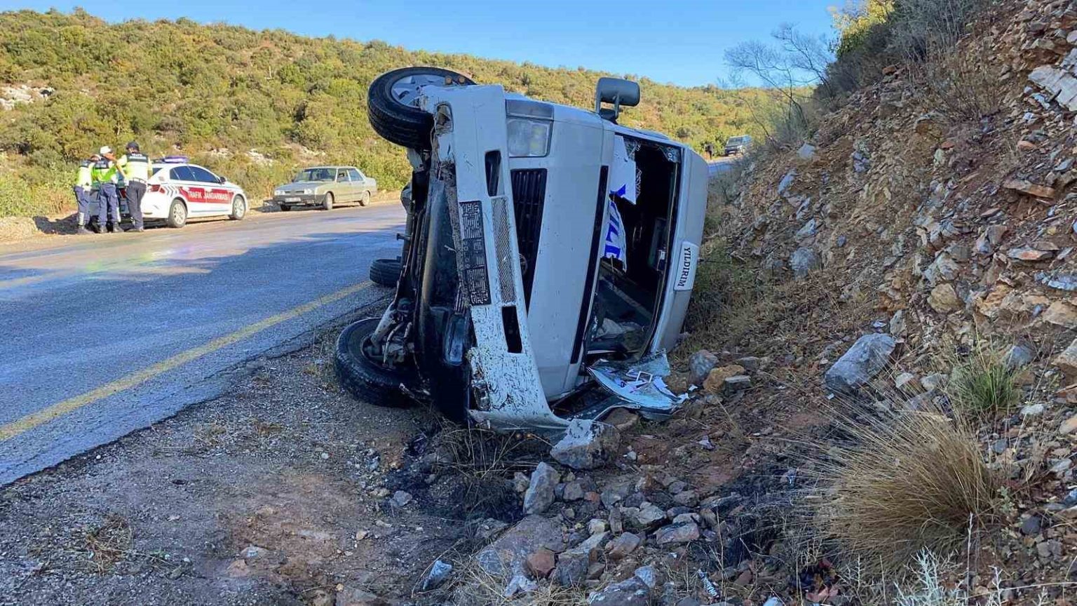 mersinde-yine-minibus-kazasi-1i-agir-6-yarali