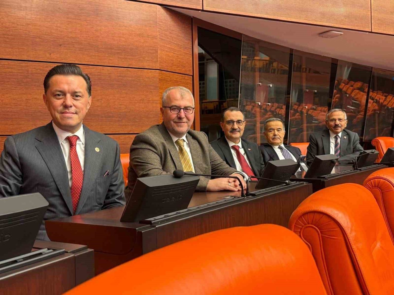 milletvekili-hatipoglu-tbmmde-calismalarini-surduruyor