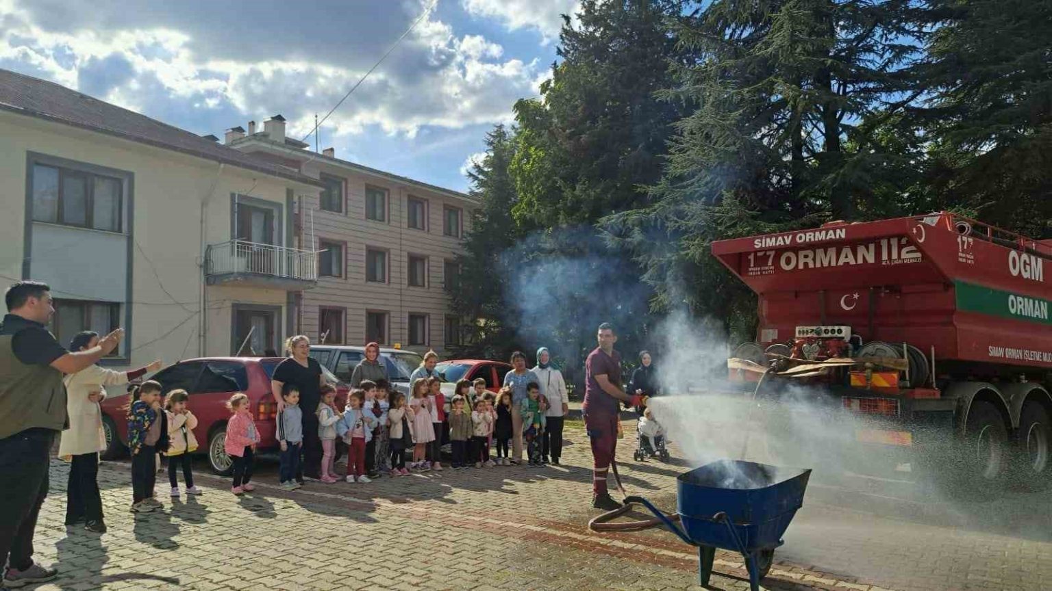 minikler-orman-yanginlari-konusunda-bilgilendirildi