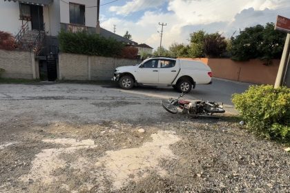 motosiklet-kamyonete-carpti-2-agir-yarali