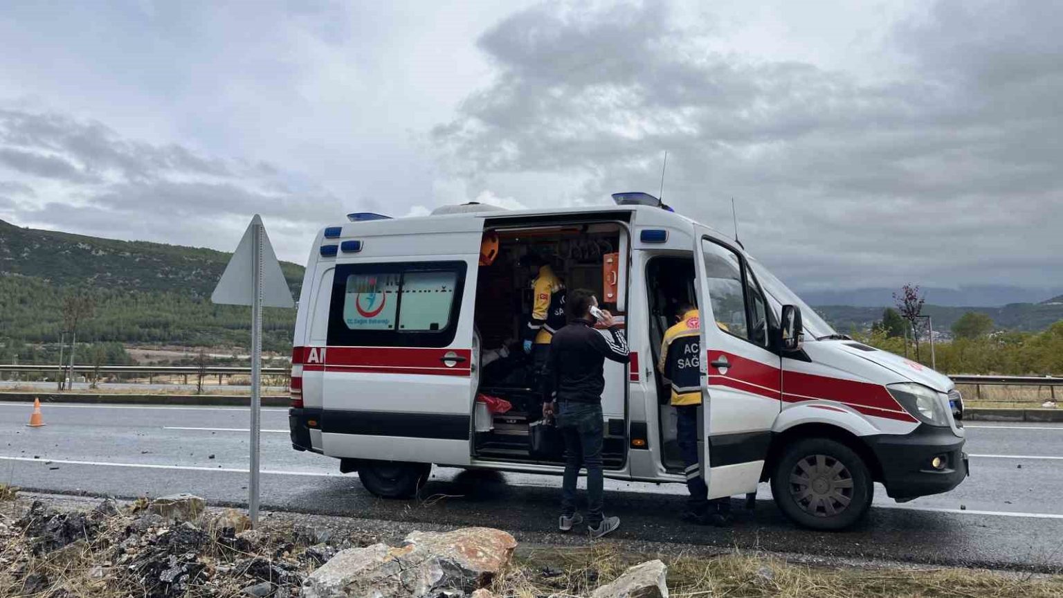 mugla-cevre-yolunda-yagis-kazaya-sebep-oldu-1-yarali