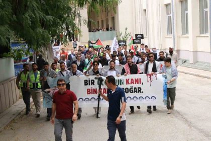 neu-ogrencileri-gazze-icin-tek-yurek-oldu