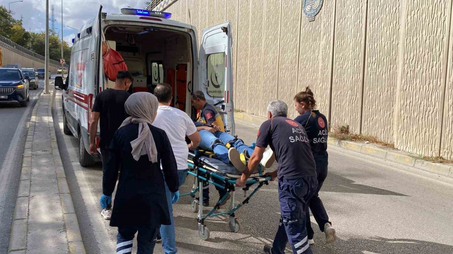 otomobil-aydinlatma-diregine-carpti-3-yarali