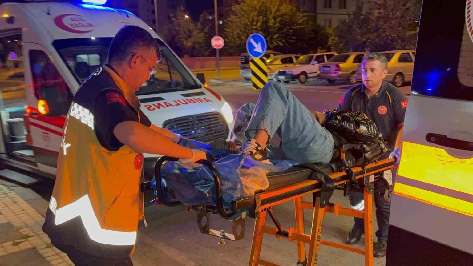 parkta-bicakli-kavga-2-yarali