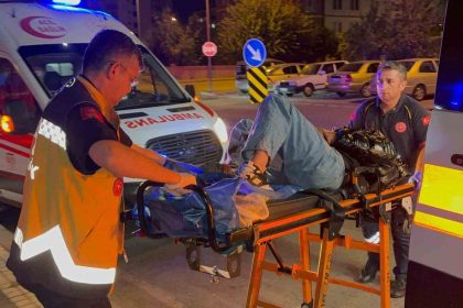 parkta-bicakli-kavga-2-yarali