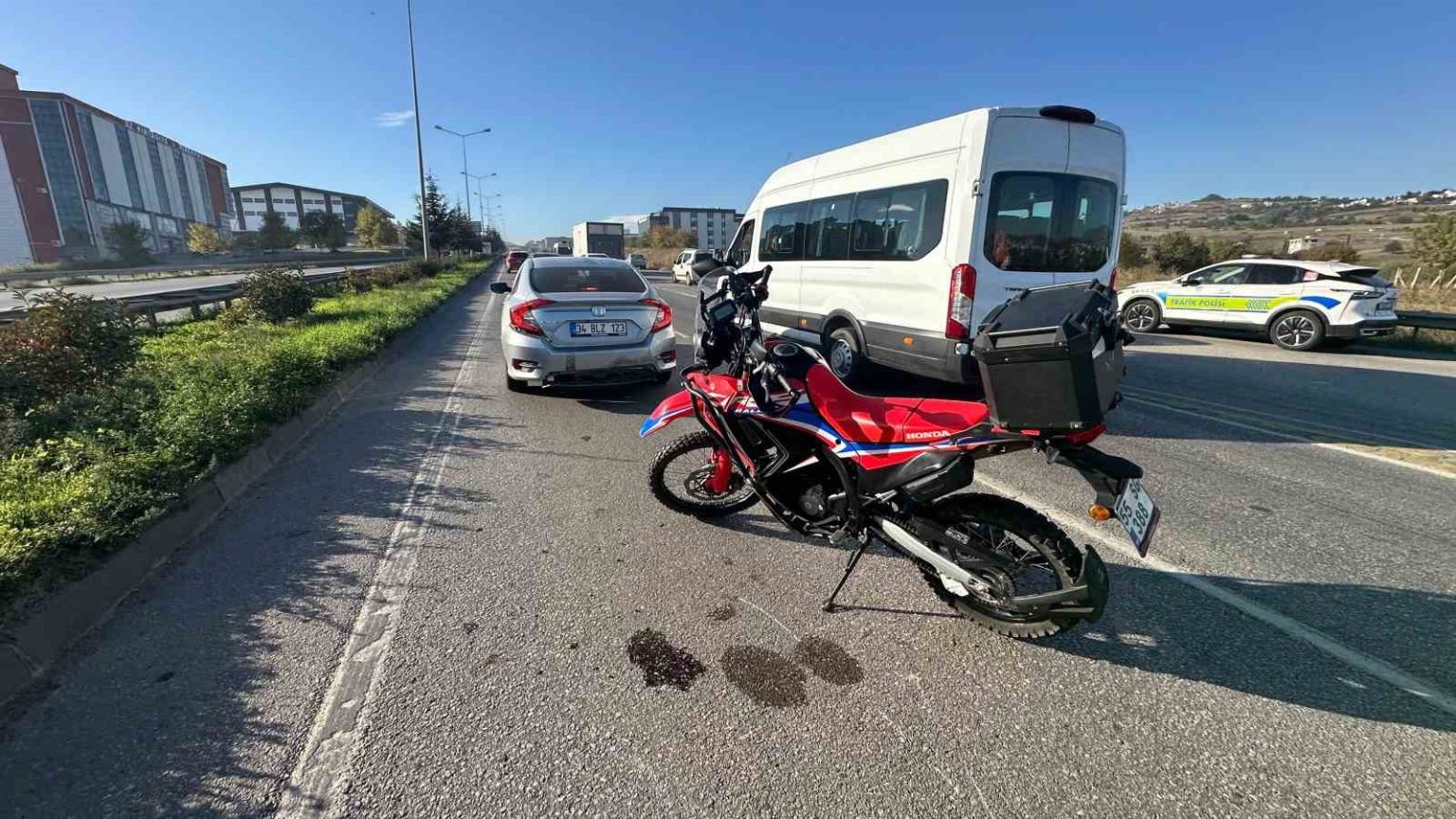 samsunda-motosiklet-ile-otomobil-carpisti-1-yarali
