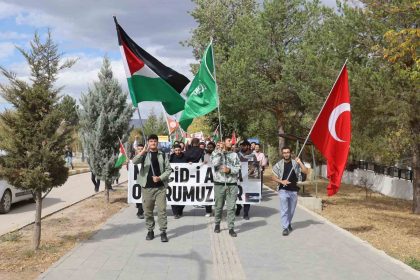 scu-ogrencileri-gazze-icin-yurudu