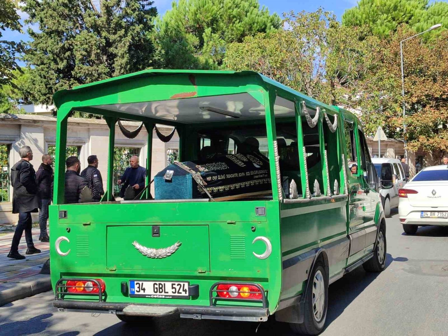 silahli-saldirida-oldurulen-avukat-serdar-oktem-son-yolculuguna-ugurlandi