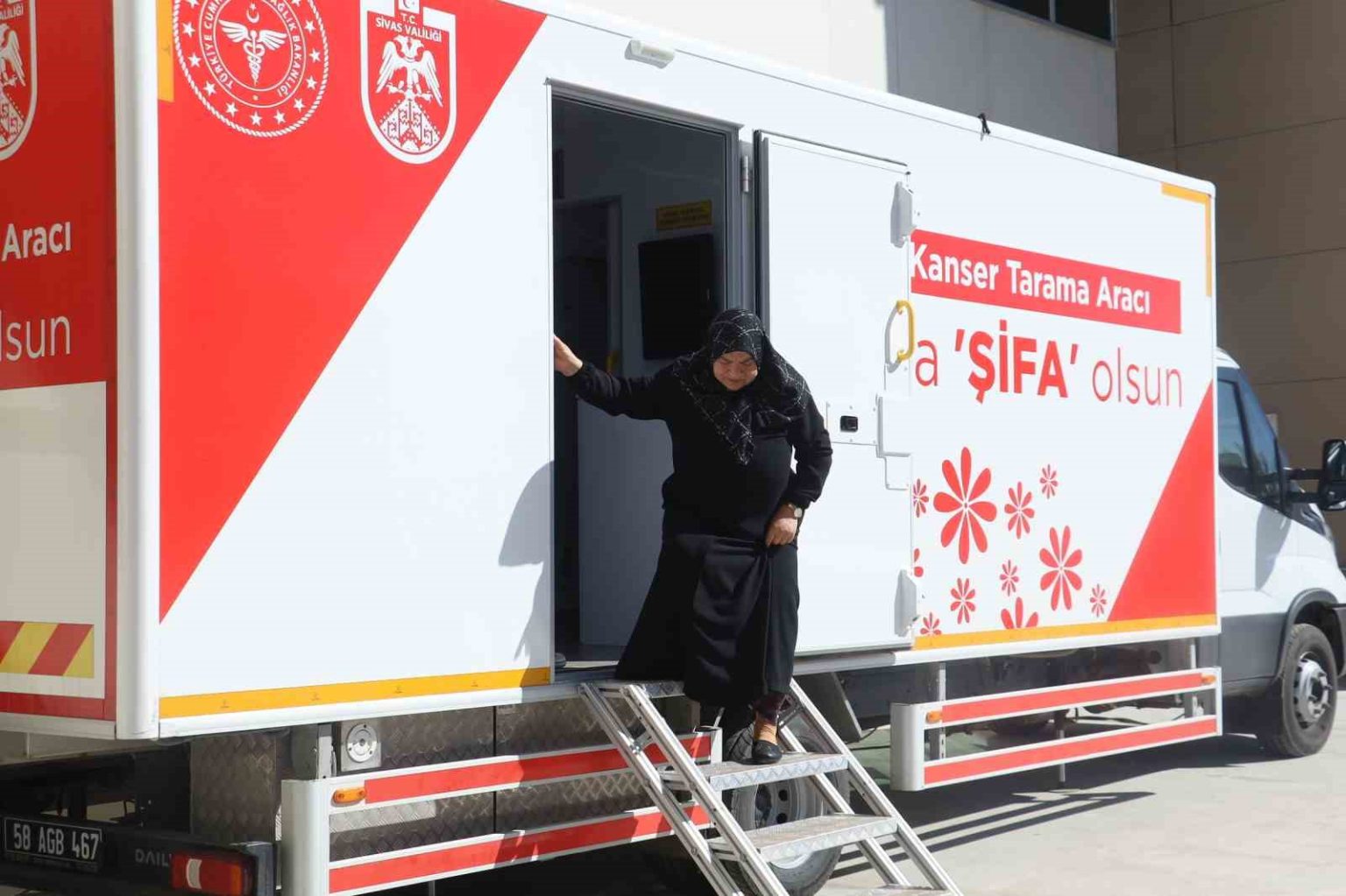 sivasta-mobil-kanser-tarama-araci-sayesinde-erken-tani-orani-artiyor