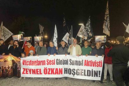 sumud-filosunda-bulunan-aktivist-zeynel-abidin-ozkan-gazzeye-yaklasabildigimiz-en-son-noktaya-kadar-da-yaklastik