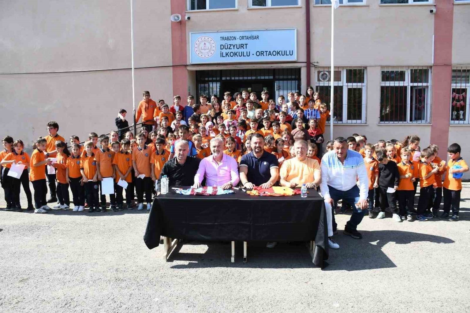 tanju-colak-ve-hami-mandirali-ogrencilerle-bulustu