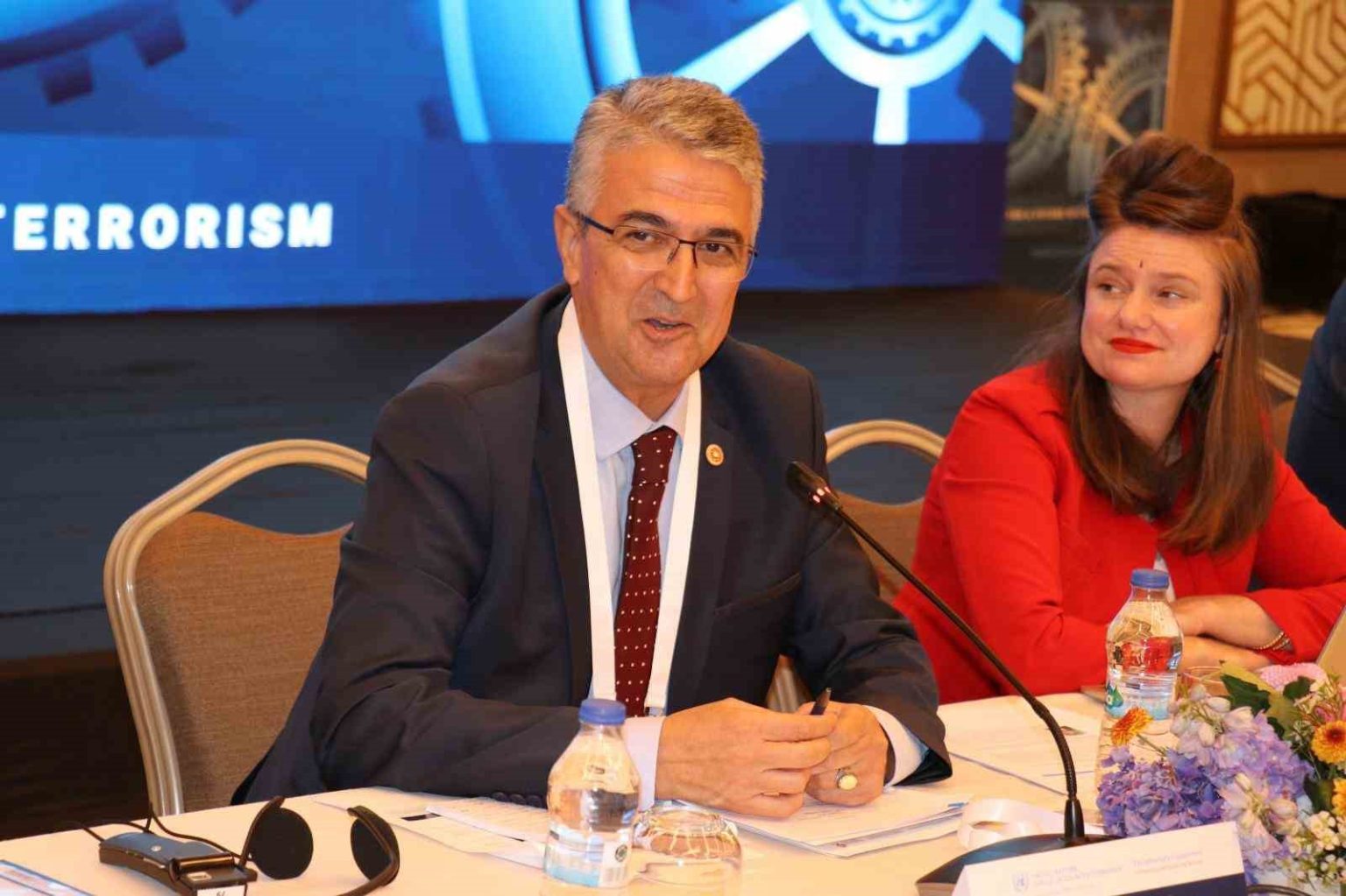 terorizm-ve-organize-suc-arasindaki-baglanti-kamil-aydin-baskanliginda-masaya-yatirildi