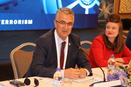 terorizm-ve-organize-suc-arasindaki-baglanti-kamil-aydin-baskanliginda-masaya-yatirildi