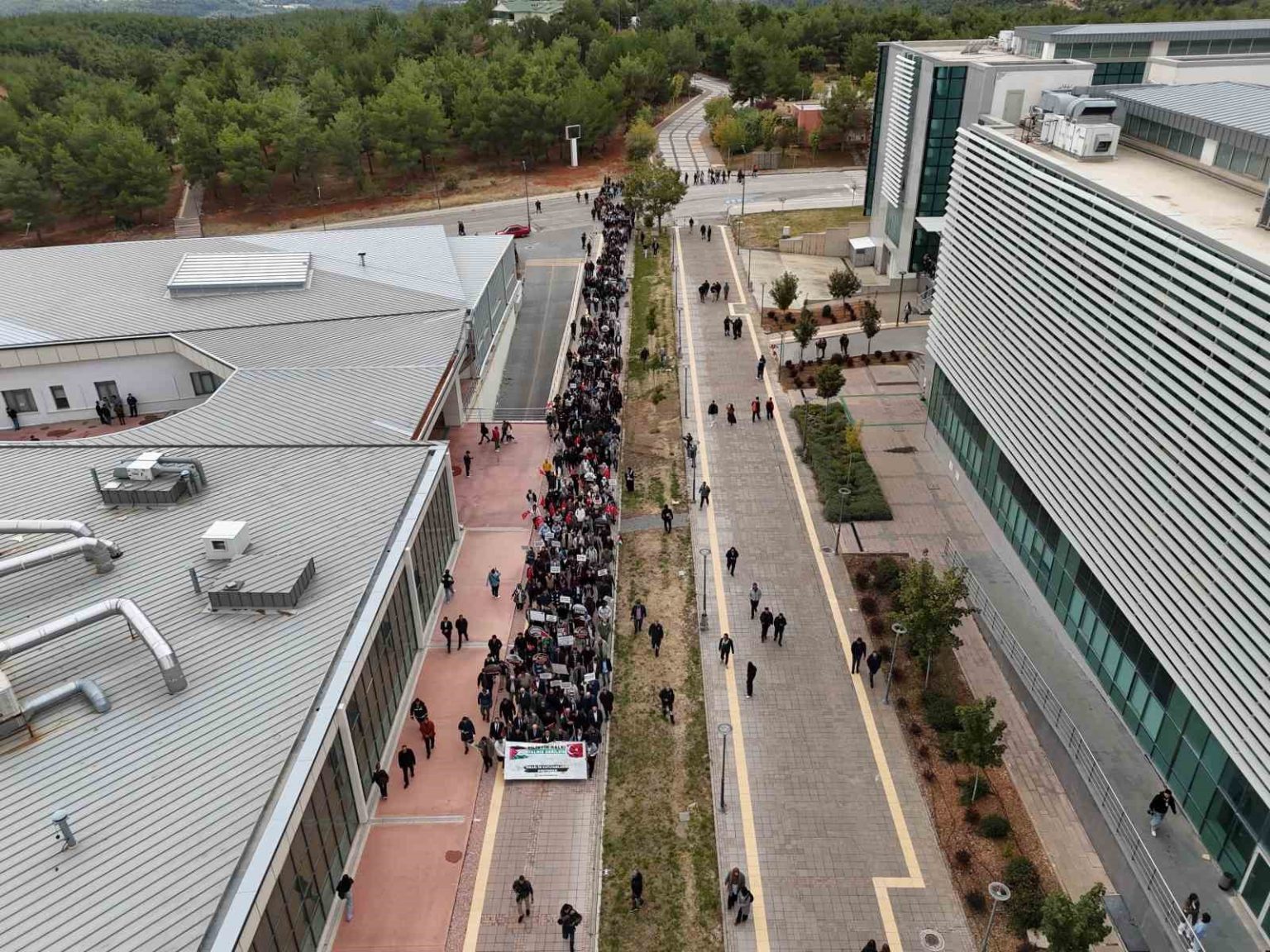 usakta-universite-ogrencilerinden-filistine-destek-yuruyusu