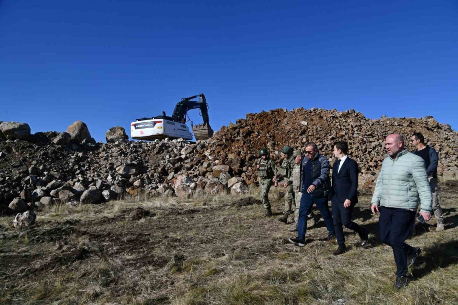 vali-cicek-sinir-bolgesinde-incelemelerde-bulundu