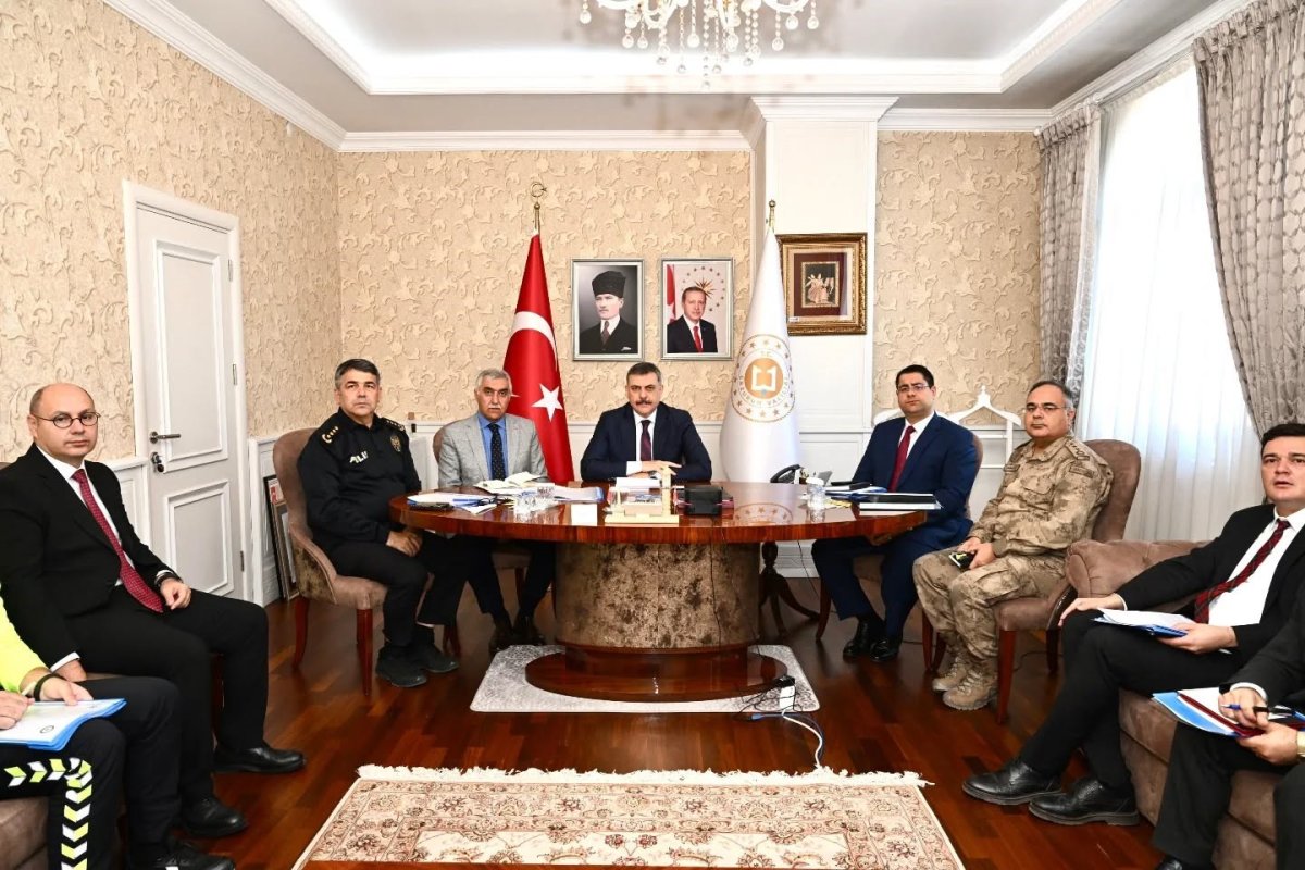 vali-ciftci-bakanlar-yerlikaya-ve-uraloglu-ile-vks-toplantisina-katildi
