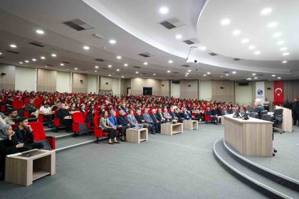 vali-dogan-universite-ogrencileri-ile-kariyer-tecrubelerini-paylasti