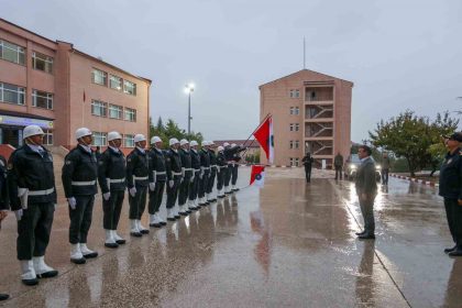 vali-sozer-pomem-ogrencileriyle-bir-araya-geldi