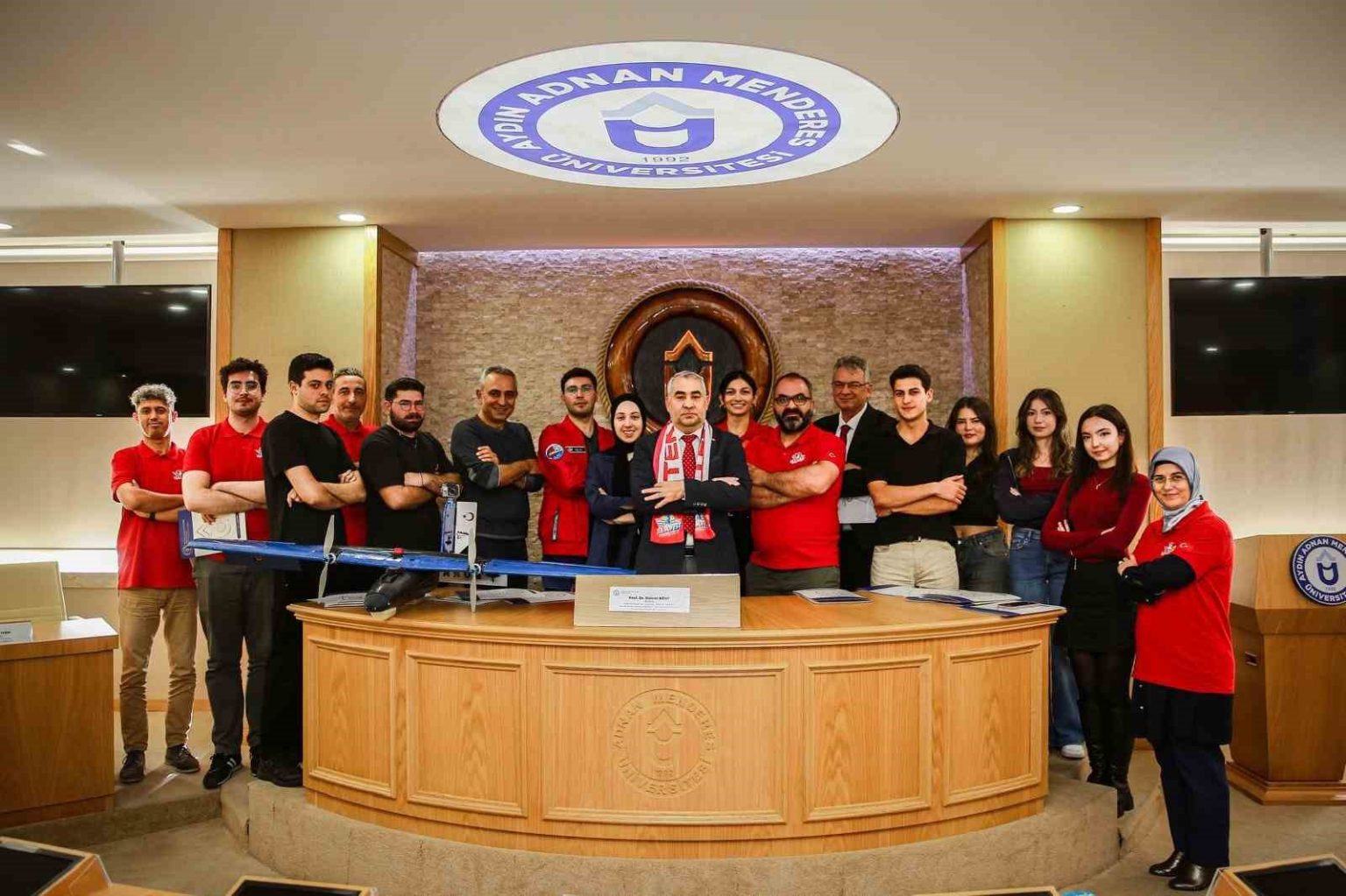 adu-rektoru-prof-dr-kent-teknofest-2025-finalistleri-ile-bir-araya-geldi