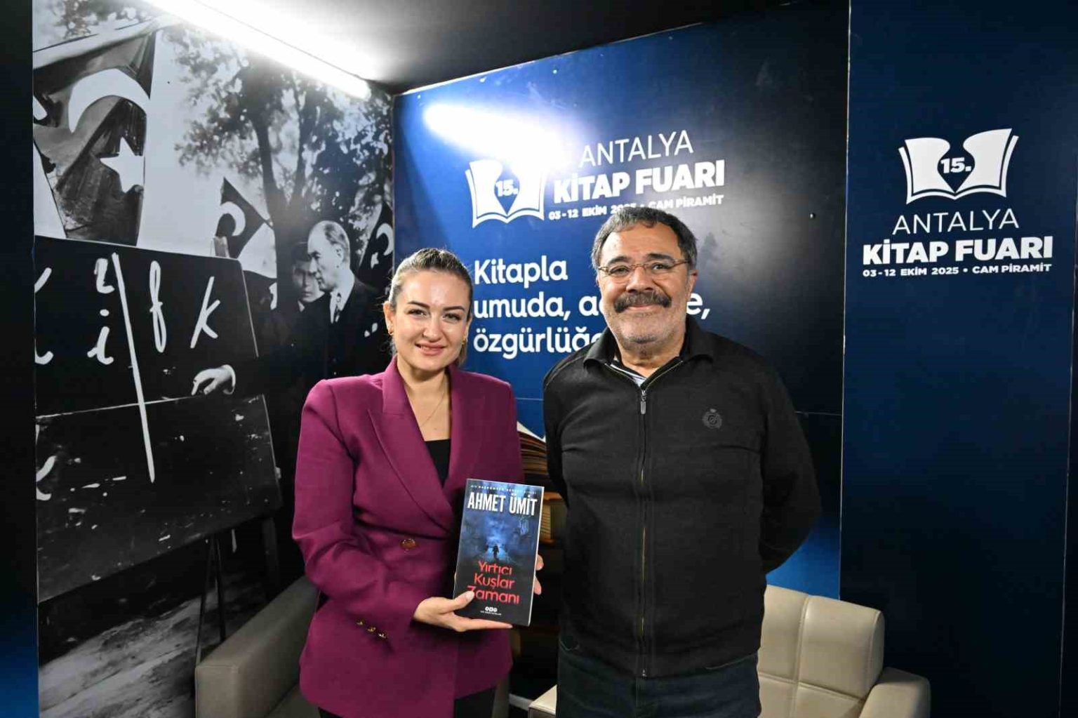 ahmet-umit-antalya-kitap-fuarinda-okurlariyla-bulustu