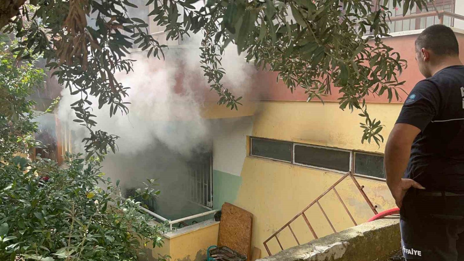 alanyada-4-katli-binadaki-yangin-korkuttu