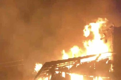 alevlere-teslim-olan-3-ev-kule-dondu