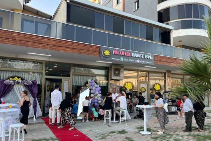 anne-kiz-el-ele-verdi-koskteki-tum-kadinlarin-sorunlarina-cozum-uretti