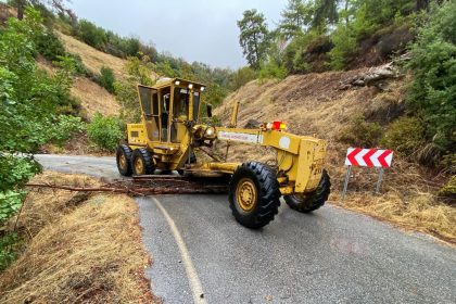 antalya-buyuksehir-belediyesi-ekiplerinden-yagmur-mesaisi