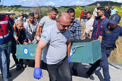 antalyada-cop-kamyonunda-korkunc-cinayet-mesai-arkadasini-bogazindan-bicaklayarak-oldurdu