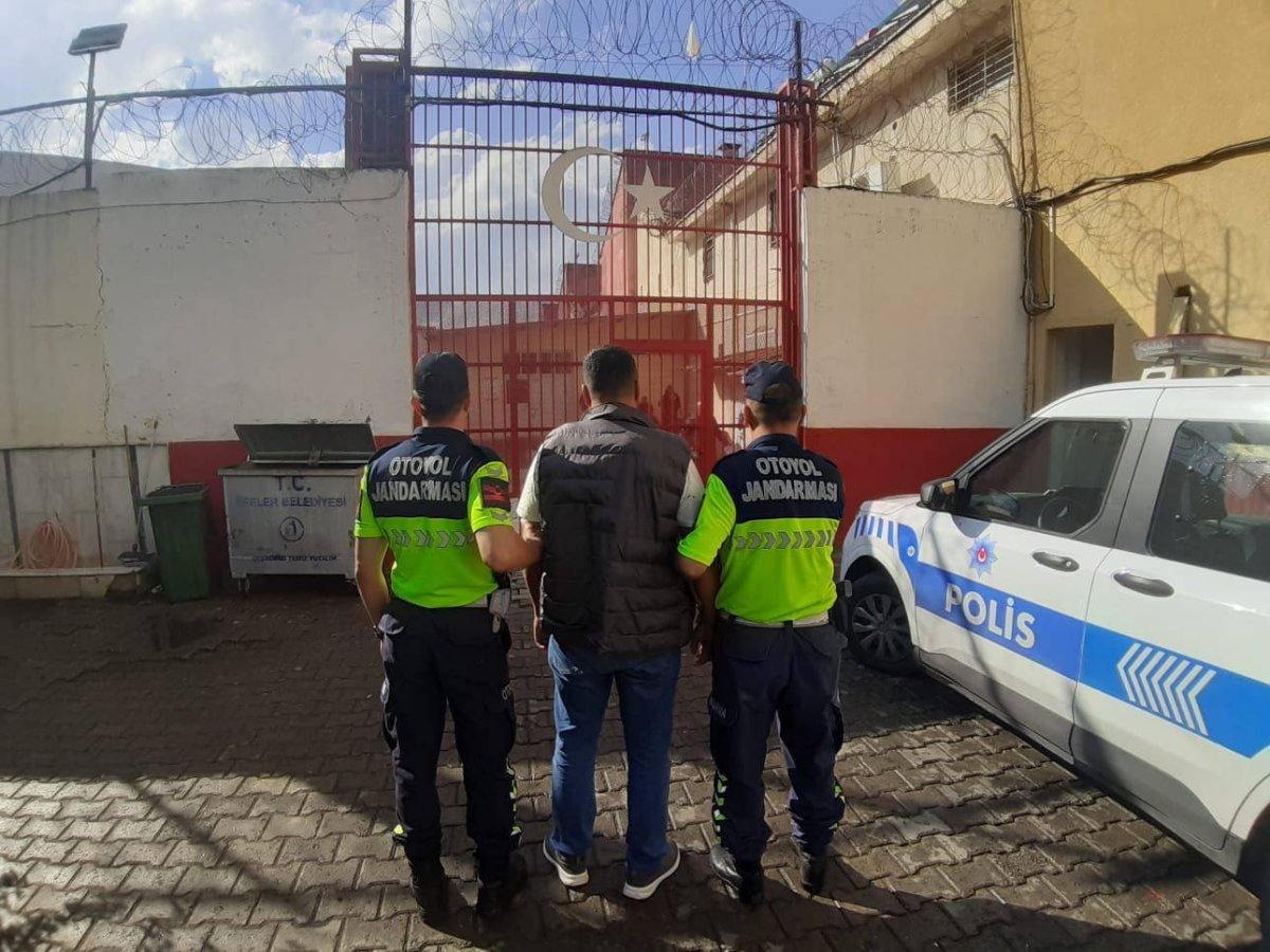 aranan-sahis-otoyol-jandarmasina-takildi