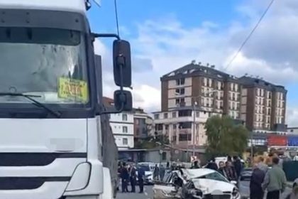 arnavutkoyde-otomobil-tira-arkadan-carpti-1-olu