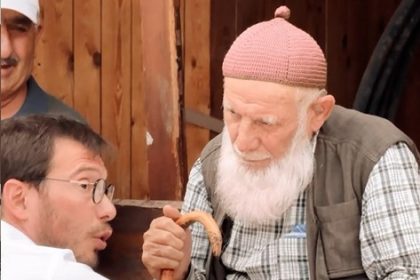 babasinin-oglu-yine-gonullere-dokundu