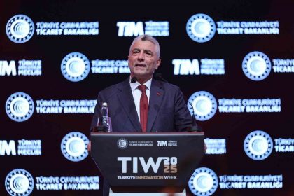 bakan-bolat-duyurdu-100-adet-togg-almanyaya-yola-cikti