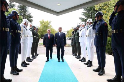 bakan-guler-azerbaycan-savunma-bakani-hasanov-ile-bir-araya-geldi