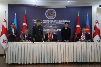 bakan-guler-turkiye-azerbaycan-ve-gurcistan-arasindaki-guclu-is-birligi-kafkasyanin-baris-ve-istikrarina-buyuk-katkilar-saglamaktadir