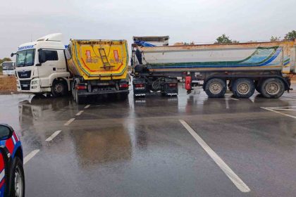 bilecikte-2-tir-carpisti-1-yarali