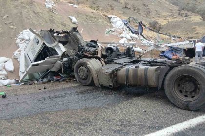 bingolde-tir-devrildi-1-yarali