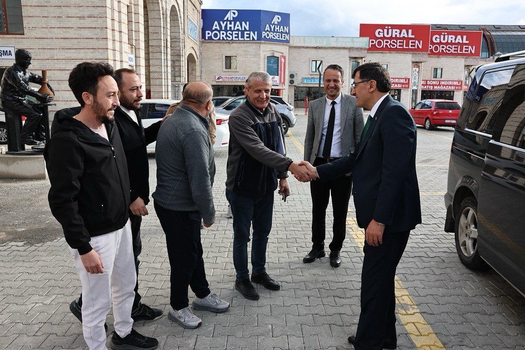 ciniciler-carsisinda-duzenleme-calismalari-devam-ediyor