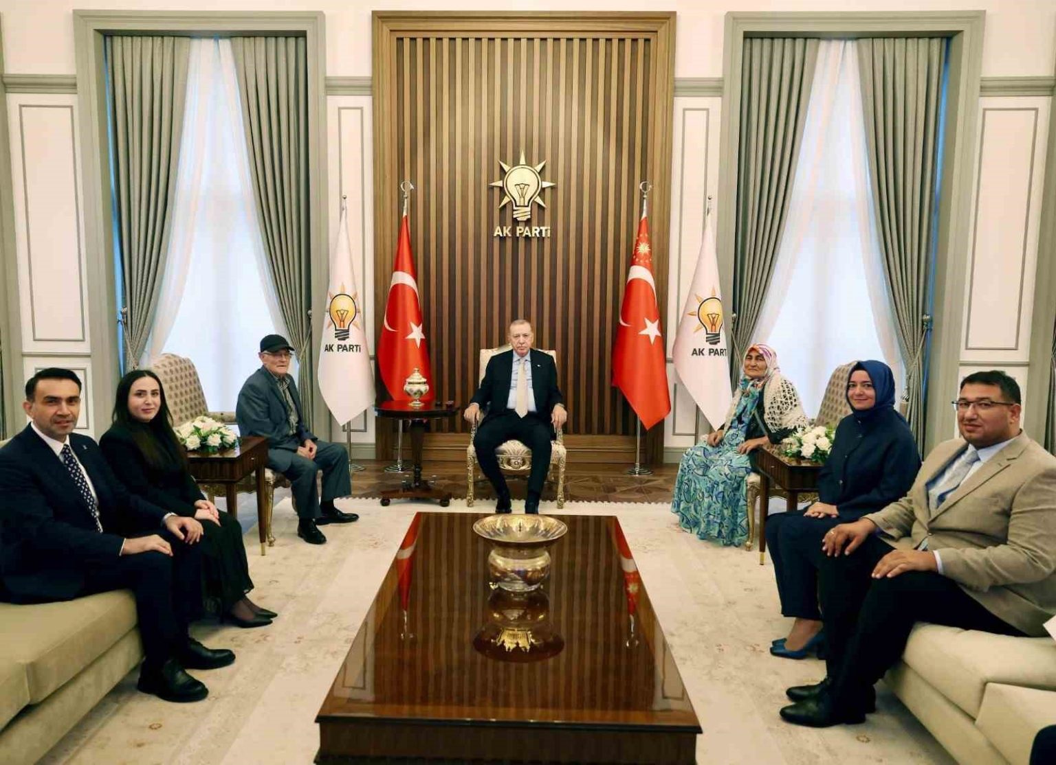 cumhurbaskani-erdogan-mersinli-sehit-ailesini-kabul-etti