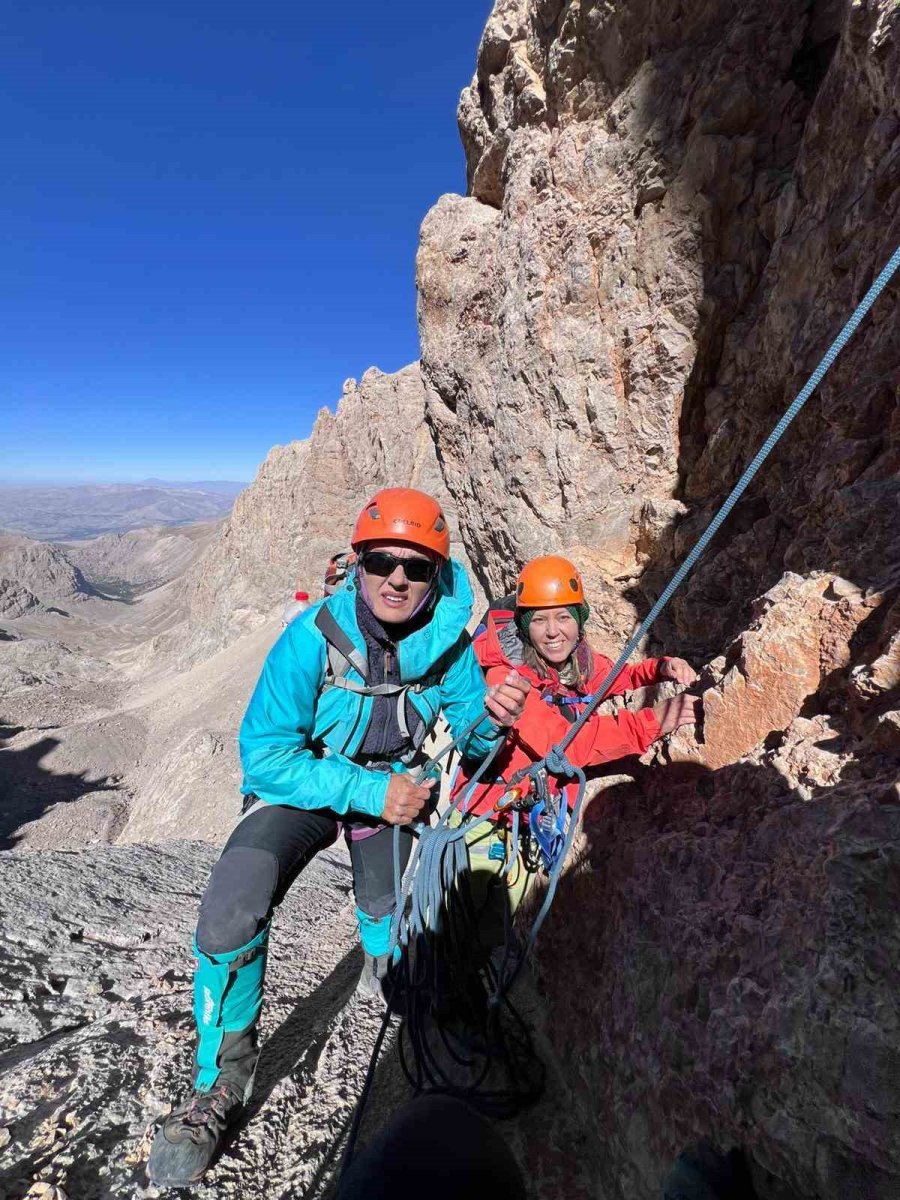 denizlili-dagcilar-kaldi-ve-sulagankaya-zirvelerine-tirmandi