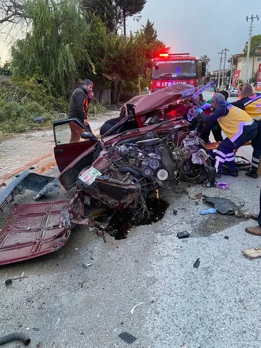 direge-carparak-hurdaya-donen-fiat-tofasin-surucusu-agir-yaralandi