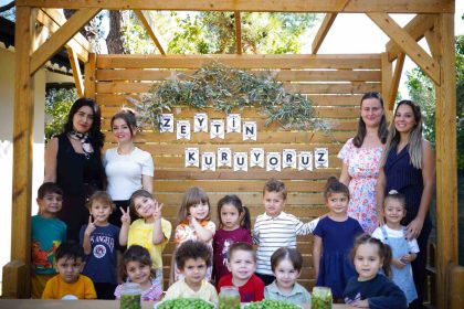 ekiplerin-topladigi-zeytinleri-minikler-isledi