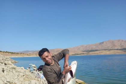 elazigda-amator-balikci-22-kiloluk-turna-yakaladi